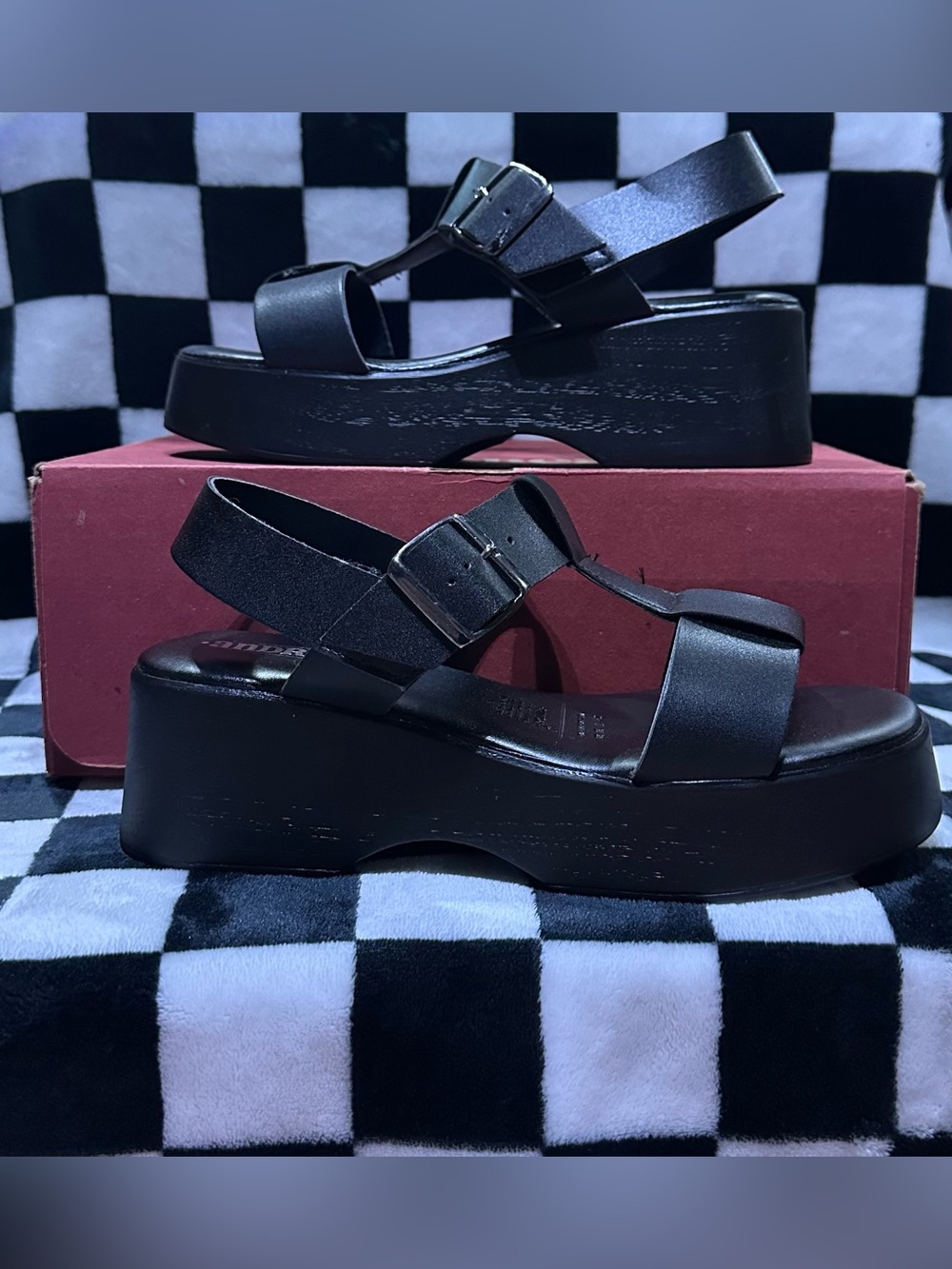 Andrea Black Chunky Platform T-Strap Sandals Women’s Size 7